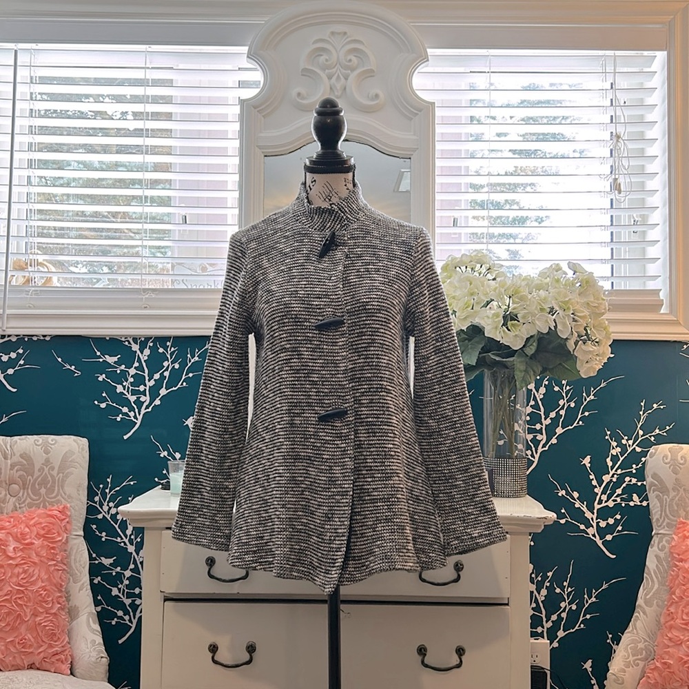 BEAUTIFUL, black and white sweater / blazer with buttons to do it up in size S